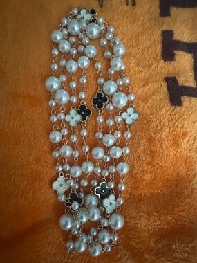 beautiful necklace 27 long new